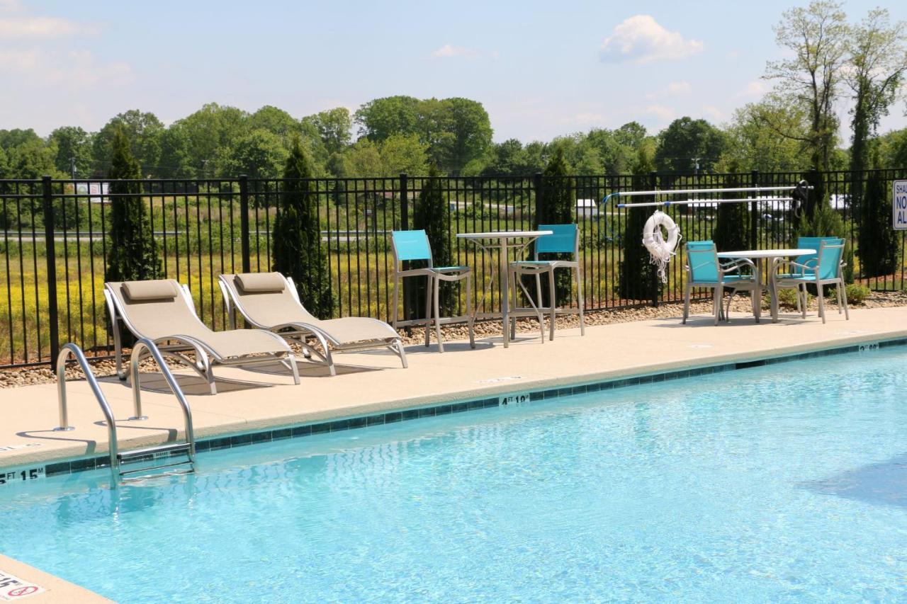 Holiday Inn Express & Suites - Hendersonville Se - Flat Rock By Ihg Exterior photo