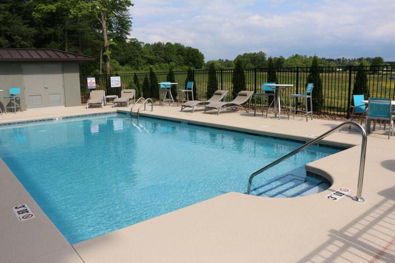 Holiday Inn Express & Suites - Hendersonville Se - Flat Rock By Ihg Exterior photo